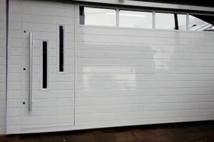 Portão automático em alumínio fabricado e instalado pela PW em São Paulo